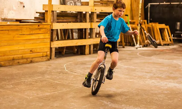 1-Hour unicycle lesson - Image 3