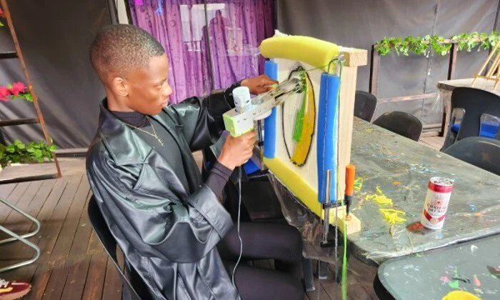 2-Hour Sip and Tuft Experience for 2 at Art by Kemi - Image 3
