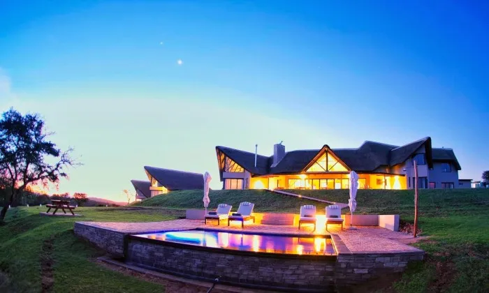 Eastern Cape: 2-Night anytime stay for two including full breakfast at Jbay Zebra Lodge - Image 10