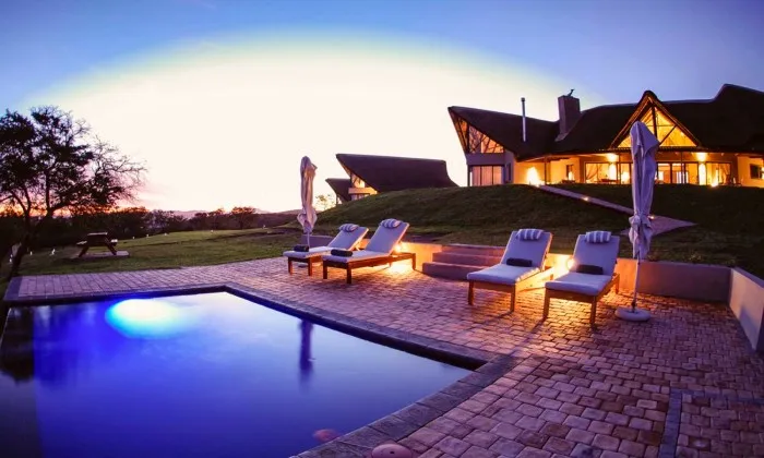 Eastern Cape: 2-Night anytime stay for two including full breakfast at Jbay Zebra Lodge - Image 11
