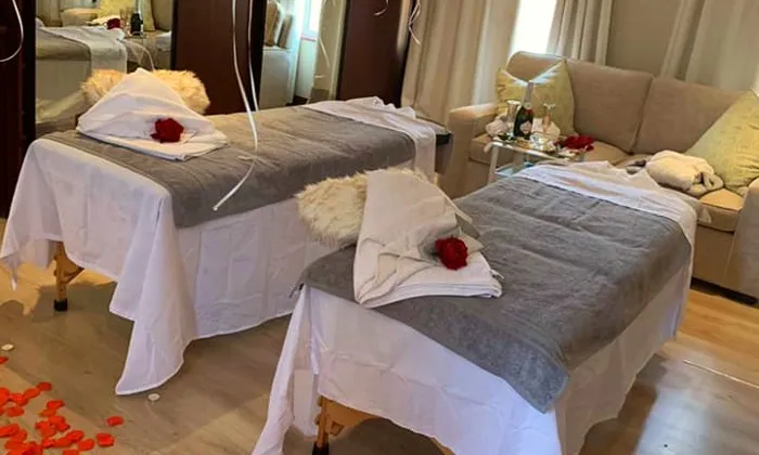 3-Hour couples escape spa package including a bottle of champagne - Image 2