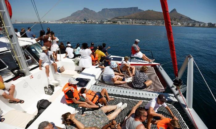 60-Minute Catamaran Sailing in the Bay Cruise with Waterfront Boat Tours - Image 5
