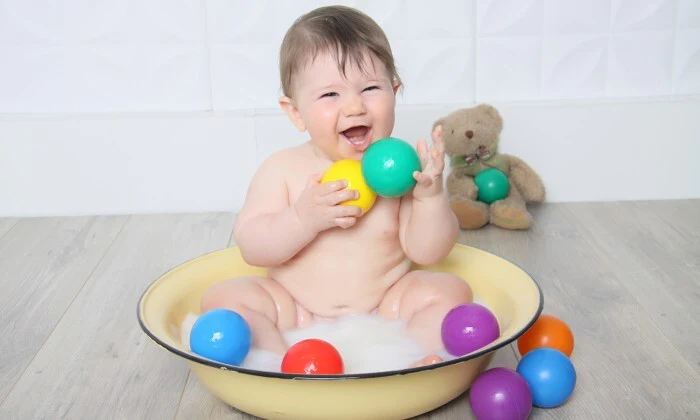 60-Minute Milk or Fruit Bath Baby Shoot - Image 3