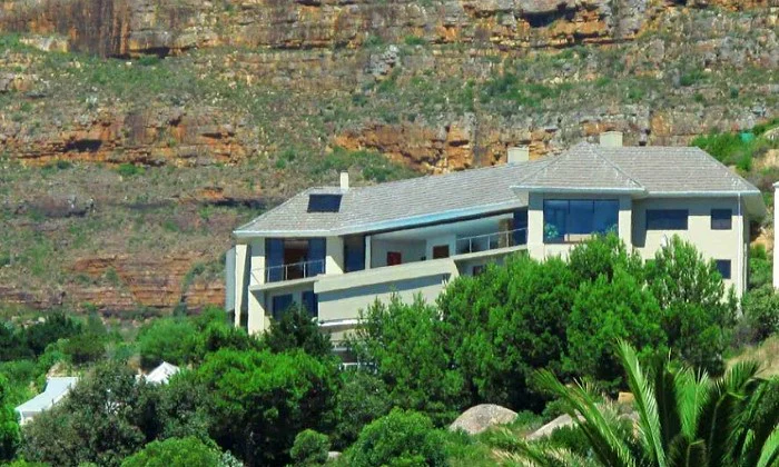 Cape Town: 1 or 2-Night Stay for 2 at Aqua Terra Boutique Guesthouse - Image 2