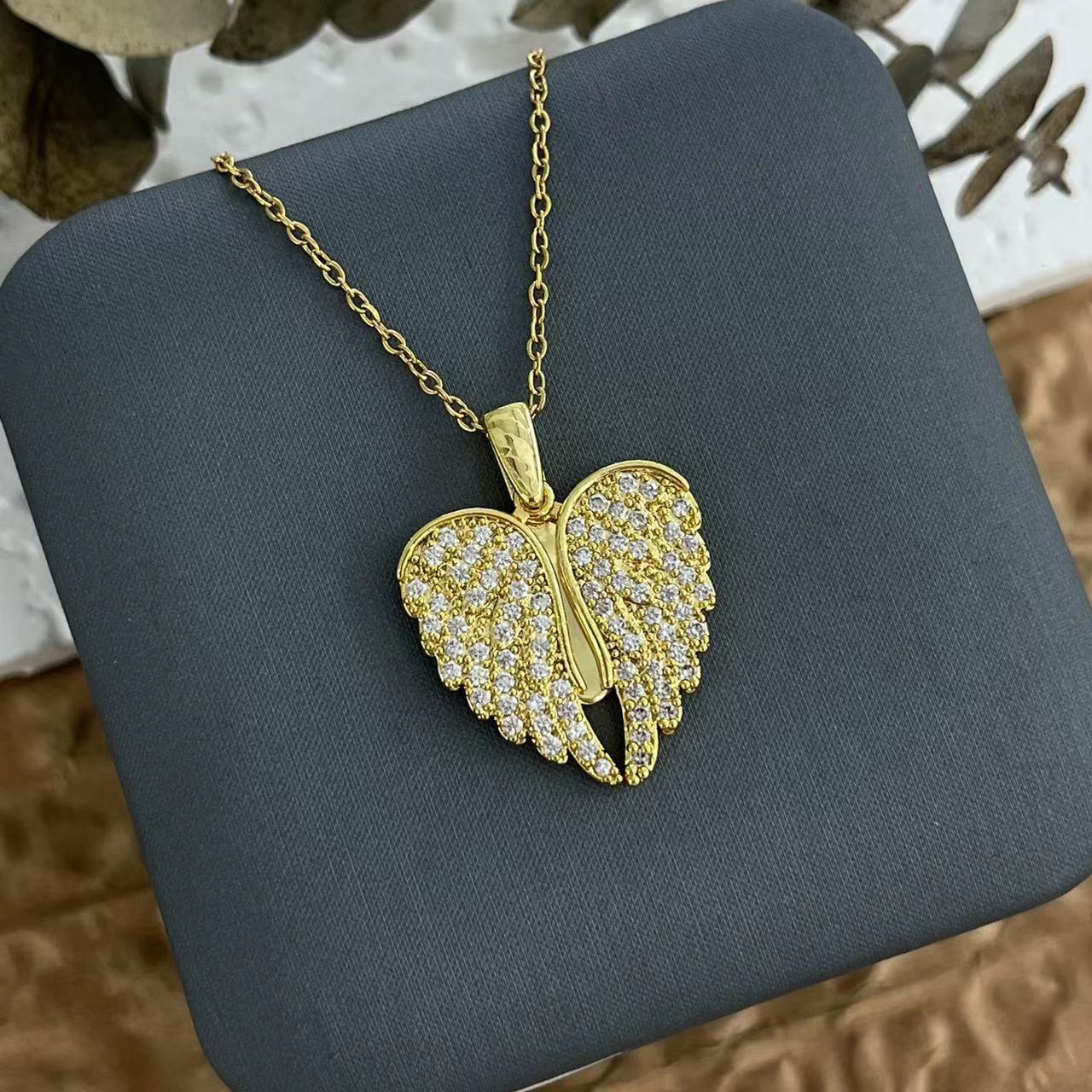 Zircon Love Wings Openable Pendant Necklace - Image 3
