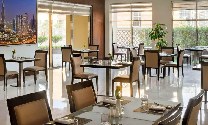 Dubai: 4-Night Stay for 2 Adults Incl Breakfast, Transfers, City Tour & Dinner Cruise - Image 6