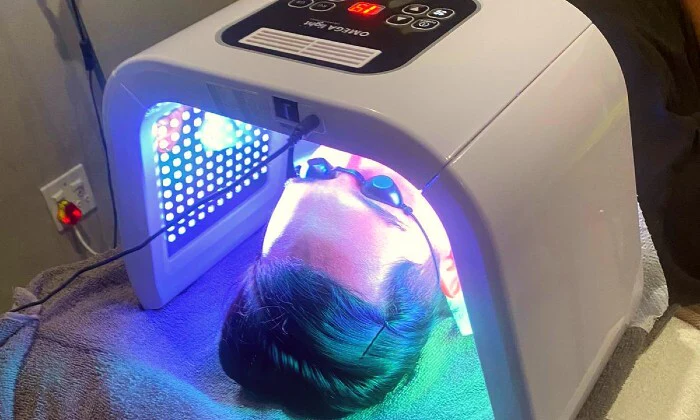 Express Facial with 20-Min Omega Light Therapy at Slenderize Studio