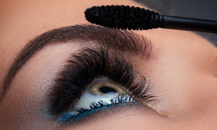 Full Set of Eyelash Extensions with Eyebrow Shape