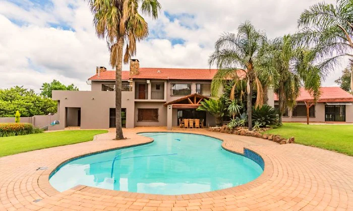 Gauteng: 1-Night Stay for Two including 3-Course Dinner at Care on Location - Image 11