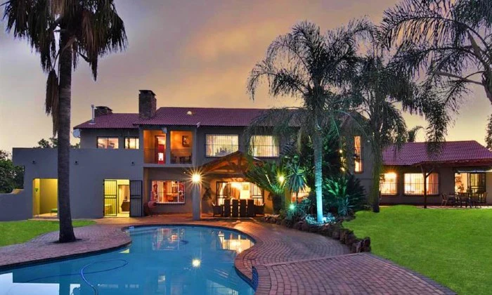 Girls Night Out Extravaganza: Spa, Dinner & 1-Night Stay - Image 4