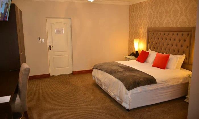 Johannesburg: 1-Night stay for two including breakfast & massage at  Classique Grace Boutique Hotel & Spa - Image 2