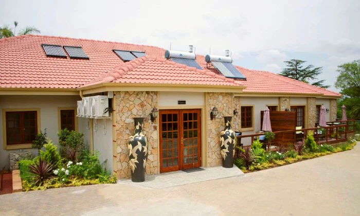 Johannesburg: 1-Night stay for two including breakfast & massage at  Classique Grace Boutique Hotel & Spa - Image 4