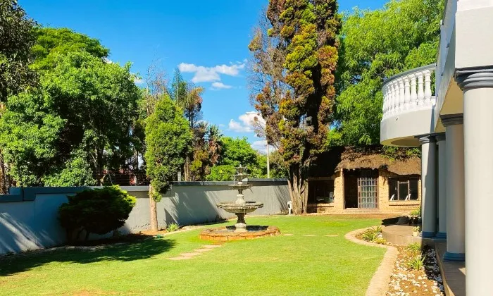 Johannesburg: 1 or 2-Night anytime stay for two including breakfast at Airport Royal Guest House - Image 6