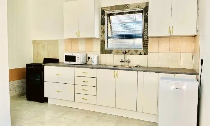 Johannesburg: 1 or 2-Night anytime stay for two including breakfast at Airport Royal Guest House - Image 8