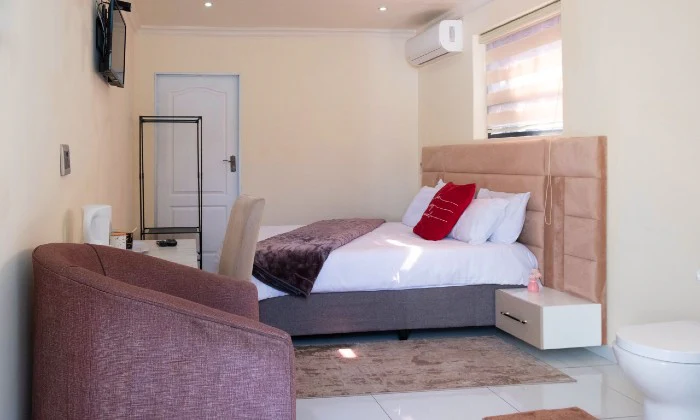 Johannesburg: 1 or 2-Night Stay for Two including Breakfast at Melrose Hideout Guesthouse & Spa - Image 12