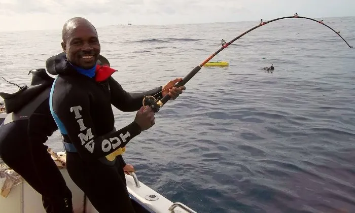 Off-shore Tuna fishing experience - Image 6