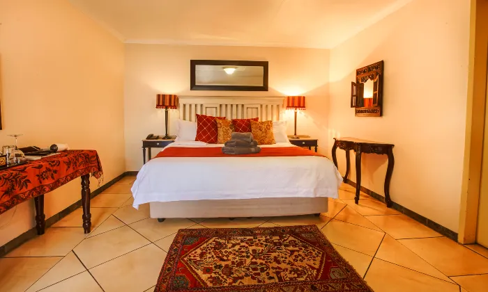 Pretoria: 1-Night stay for two including breakfast, dinner & massage at Casa Toscana - Image 3