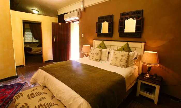 Pretoria: 1-Night stay for two including breakfast, dinner & massage at Casa Toscana - Image 4