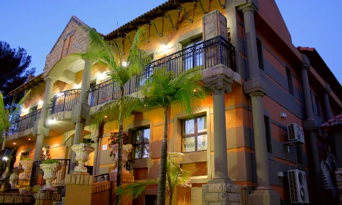 Pretoria: 1-Night stay for two including breakfast, dinner & massage at Casa Toscana - Image 6