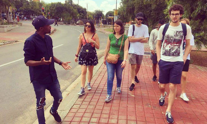 Soweto Walking Tour including Meal with Book Ibhoni