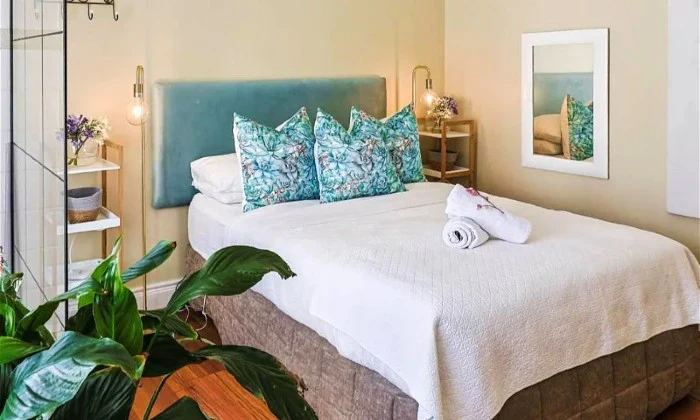 Western Cape: 2-Night B&B Guesthouse Stay for Four at Hermanus Cliff Path Lodge - Image 2