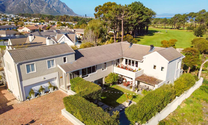 Western Cape: 2-Night B&B Stay for Two including Breakfast at Hermanus Lodge on the Green - Image 2